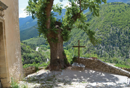 Au creux du malheur, la lumière ? Peut-on affirmer théologiquement et philosophiquement que le « malheur » est un lieu de salut ?